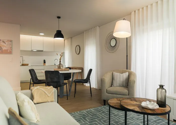 Casa Urban Coastal - Center * Πόντα Ντελγκάντα